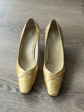 Roberto Capucci Yellow genuine leather heels